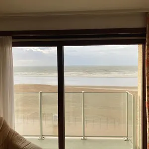 Appartement Ruim Met Zeezicht In Westende, Middelkerke